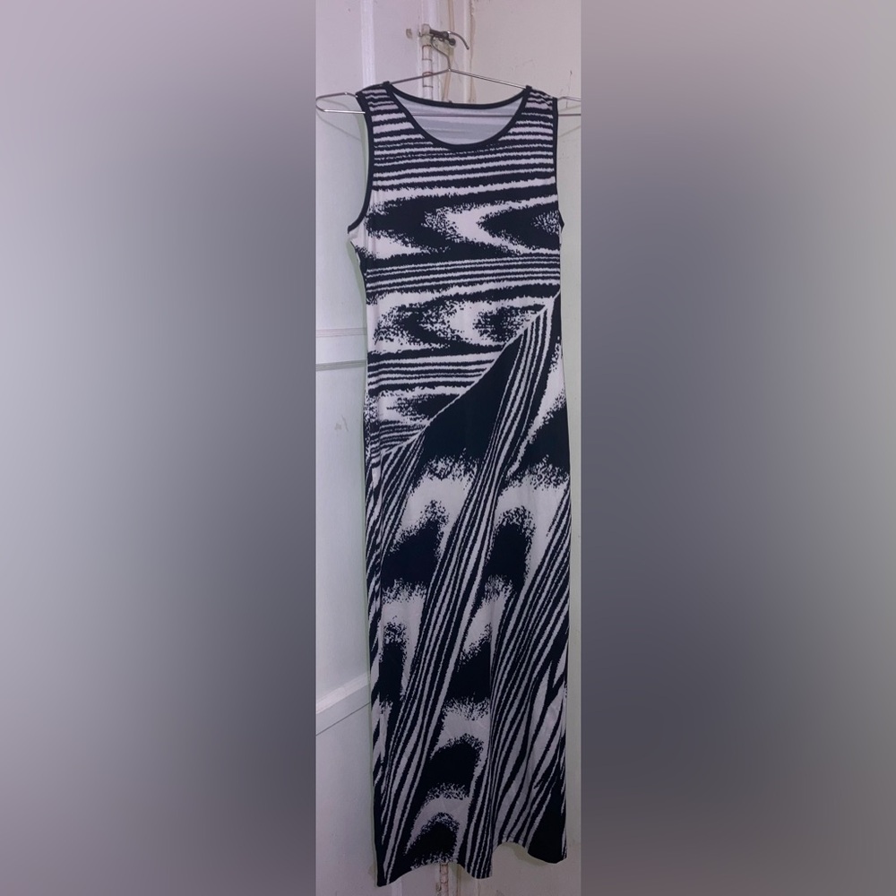 Elegant Black and White Patterned Dress